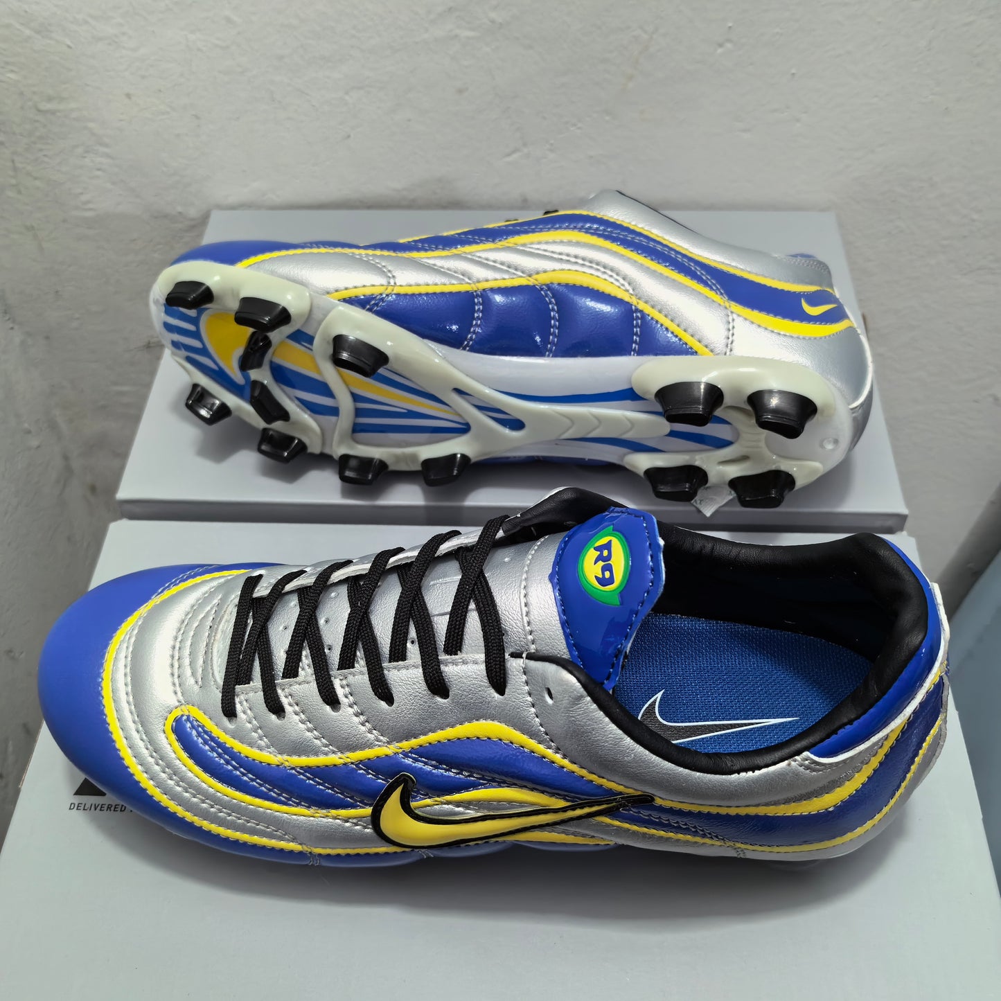 Nike R9