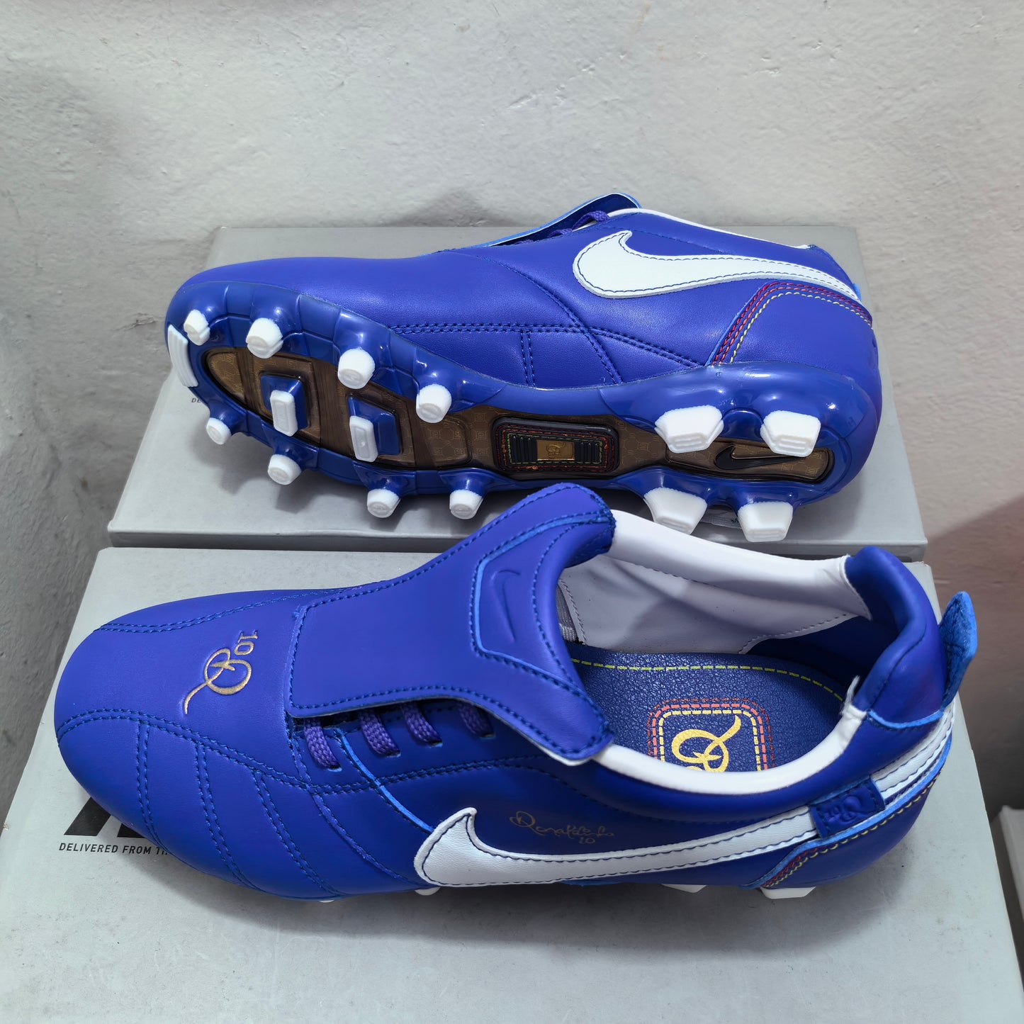Nike R10