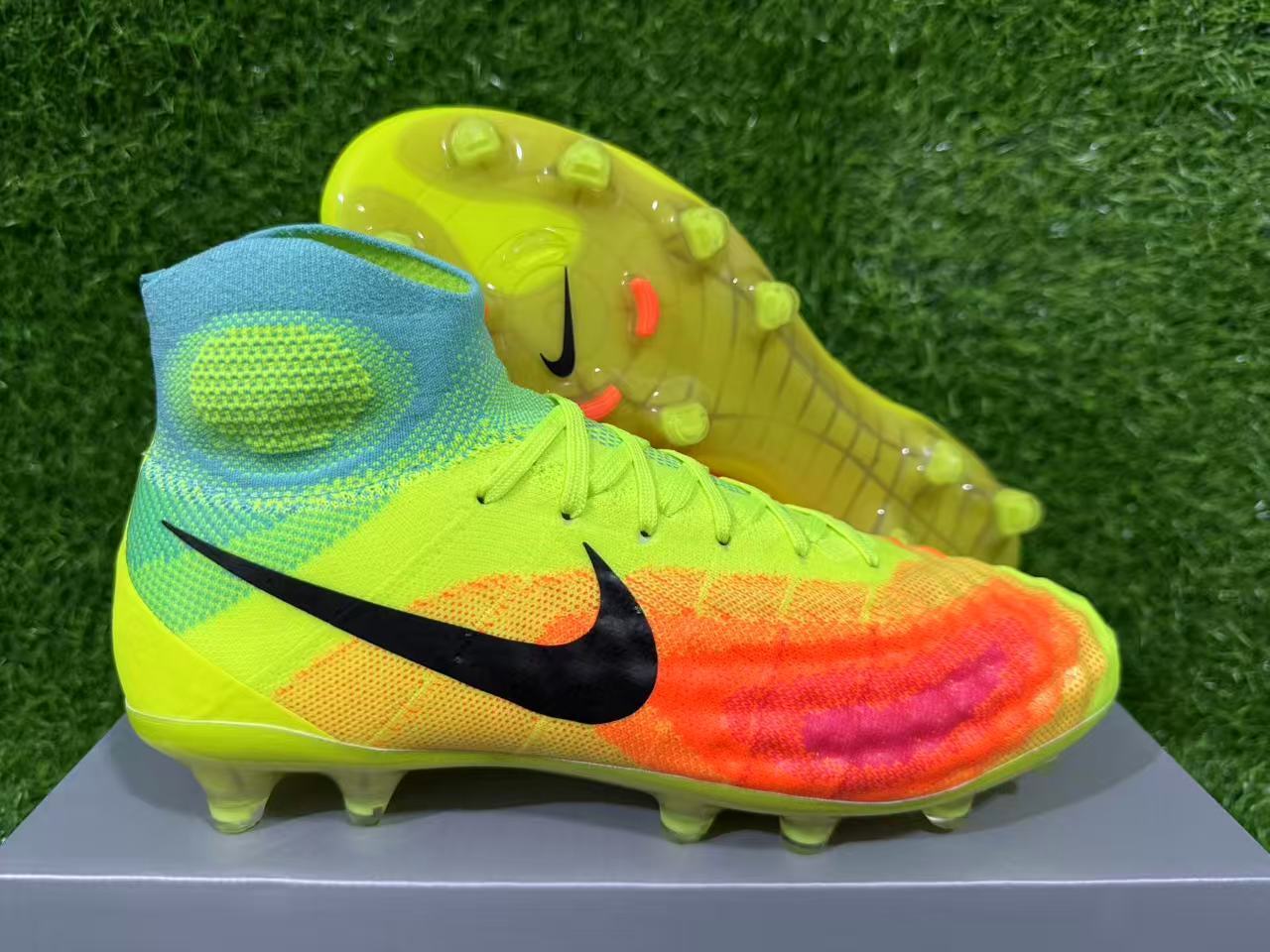Nike Magista